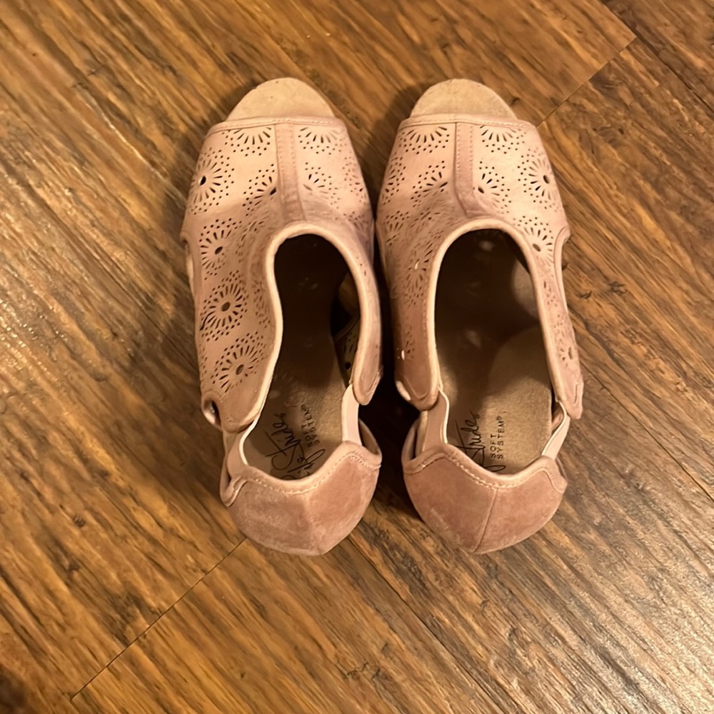 pink wedges